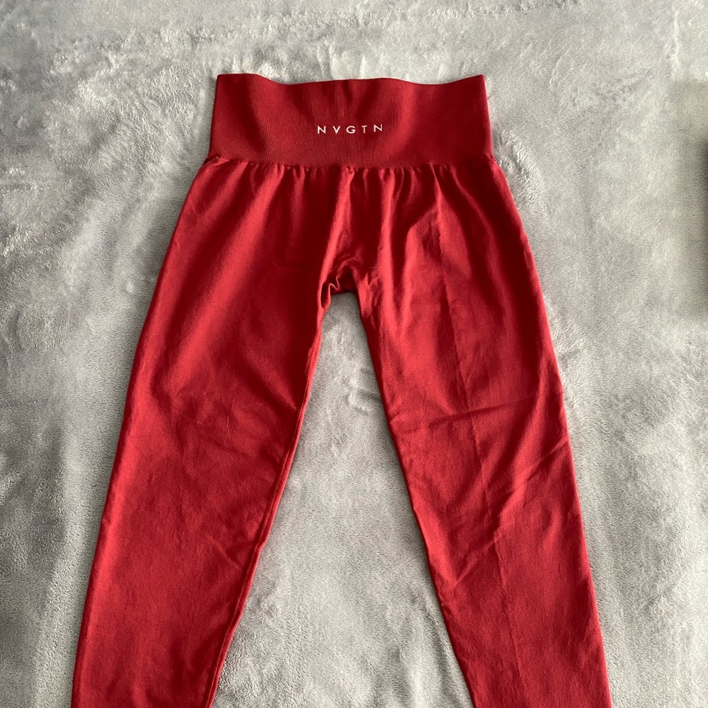 NVGTN carmine color leggings size M